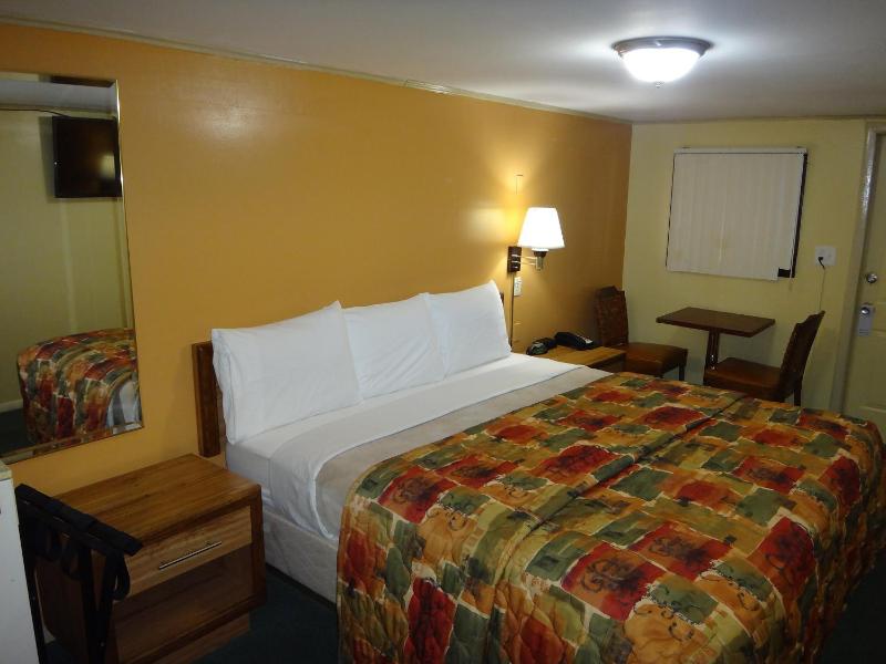 Deluxe King Room image 2