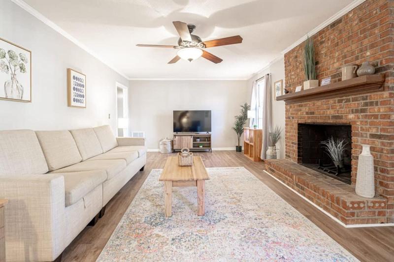Serene on Sonning- Close to I-26- 20 Mins to Midtown