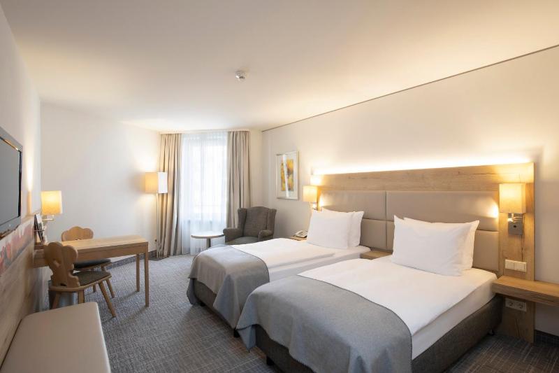 Standard Twin Room image 3