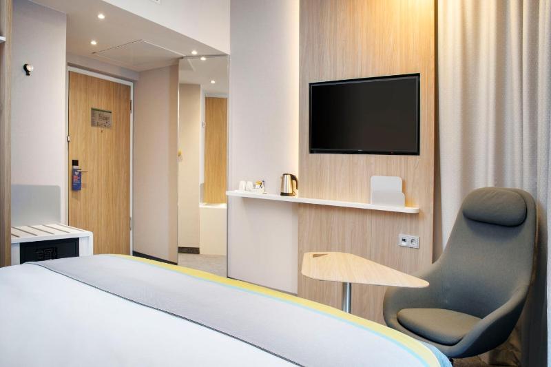 Single Room image 4