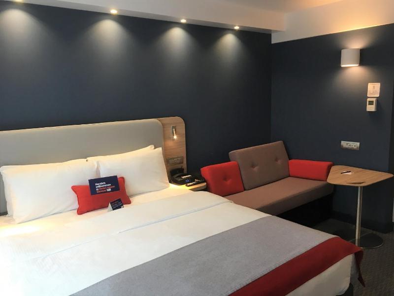 Standard Double Room with Sofa Bed image 3