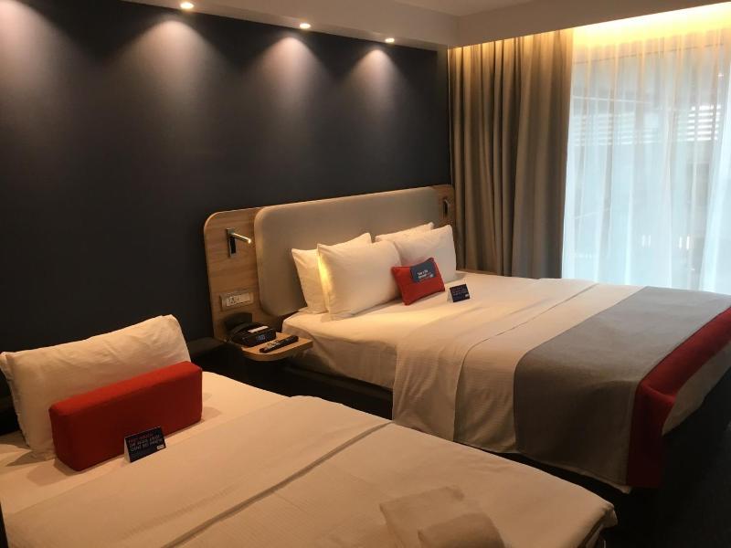 Standard Double Room with Sofa Bed image 4