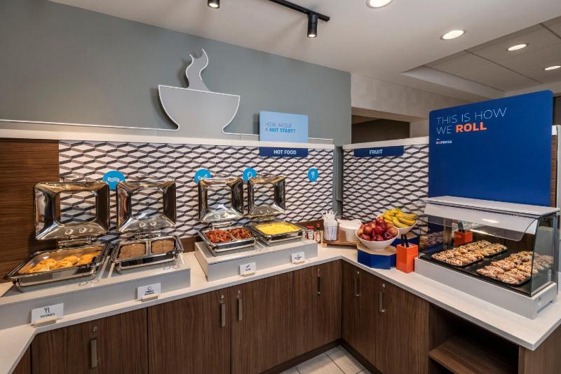 Holiday Inn Express Toronto Downtown By IHG - image 7