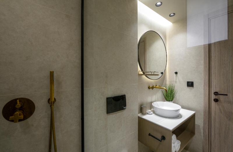 Superior Twin Room with Balcony and Square-Liston View image 3