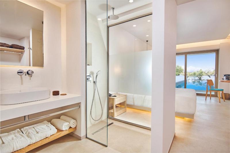 Junior Suite with Private Pool image 2