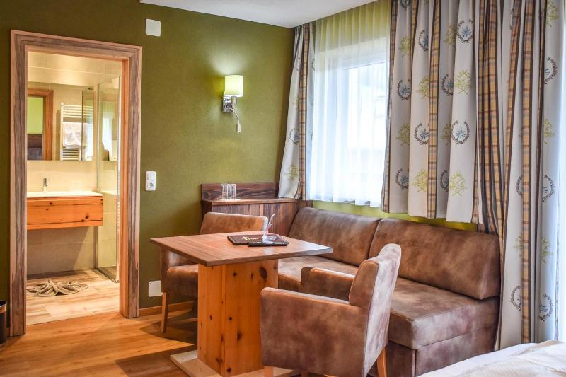 Double Room image 3