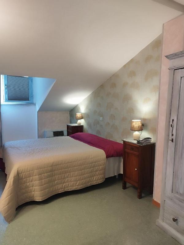 Double Room image 2