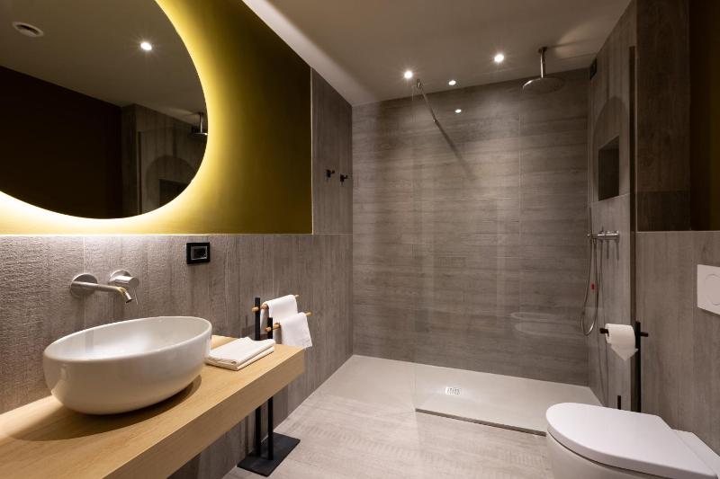 Premium Triple Room image 4