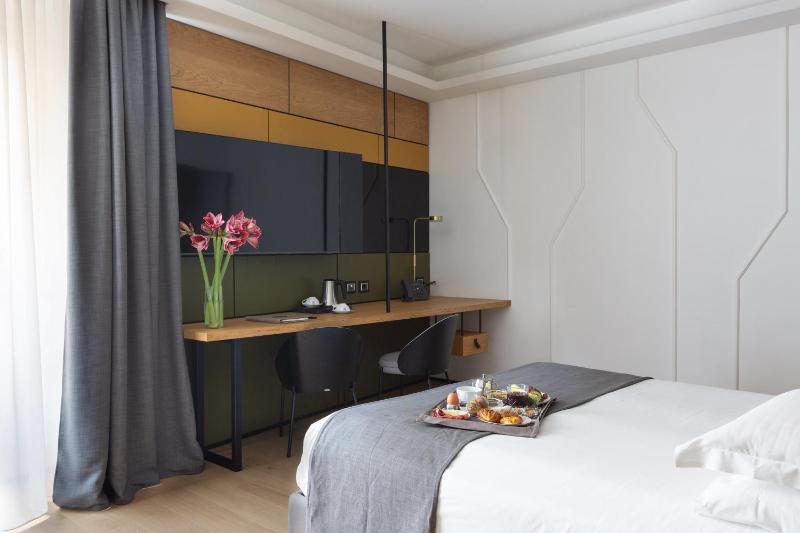 Premium Triple Room image 2