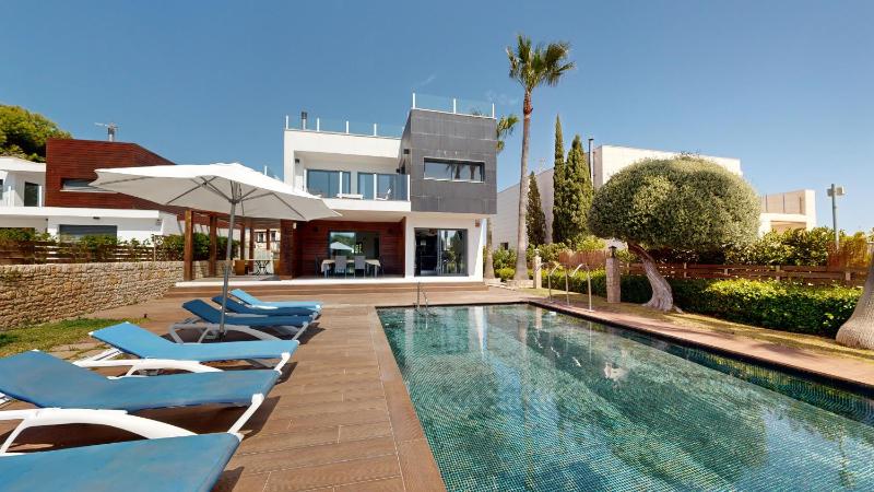 Four-Bedroom Villa image 3