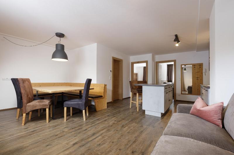 Superior Apartment image 2