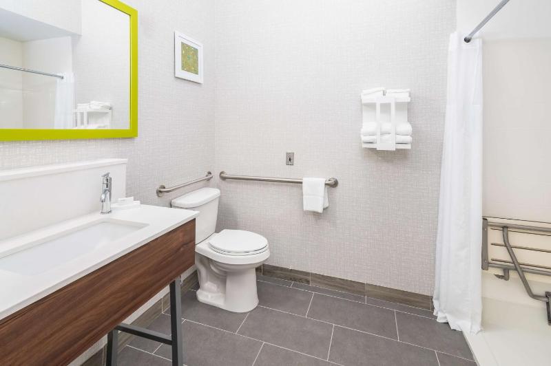 King Suite with Roll-In Shower - Mobility Accessible/Non-Smoking image 2