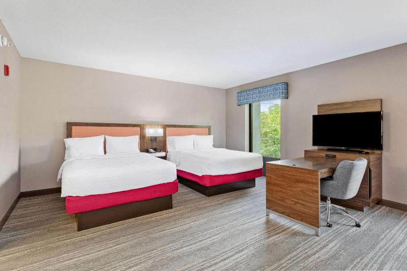 Queen Studio with Two Queen Beds - Non-Smoking image 3