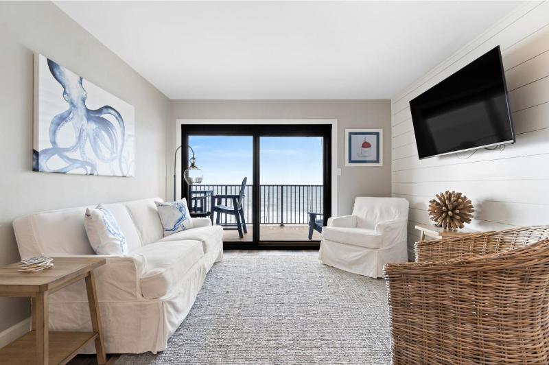Ocean Breeze East 803 Images