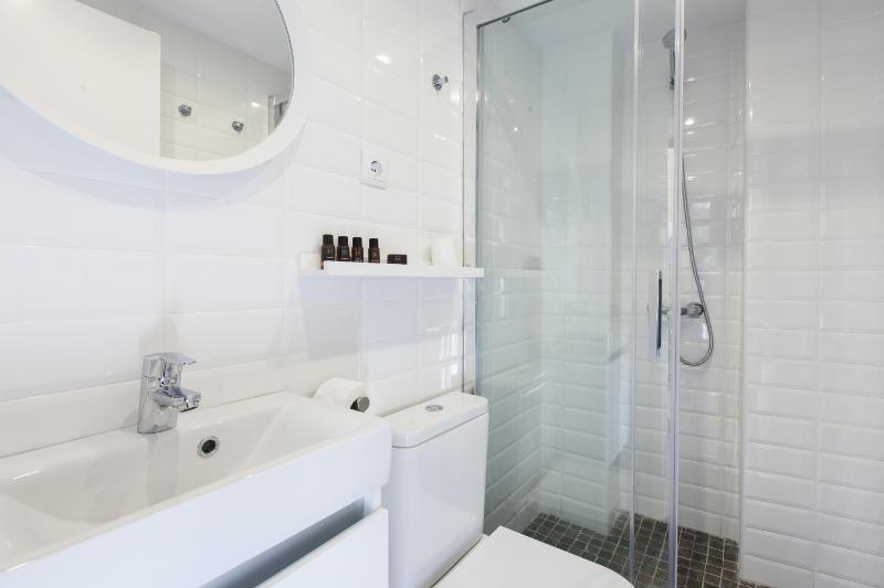 One-Bedroom Apartment image 3