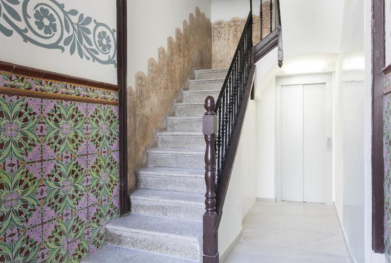 One-Bedroom Apartment image 2