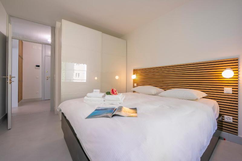 Coloratura Frontlake Lugano with Terrace - Happy Rentals - image 18