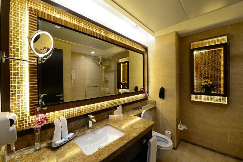 Standard Twin Room image 4