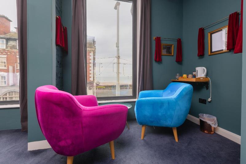Deluxe Double Room with Sea View image 3