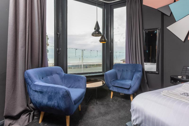 Deluxe Double Room with Sea View image 4
