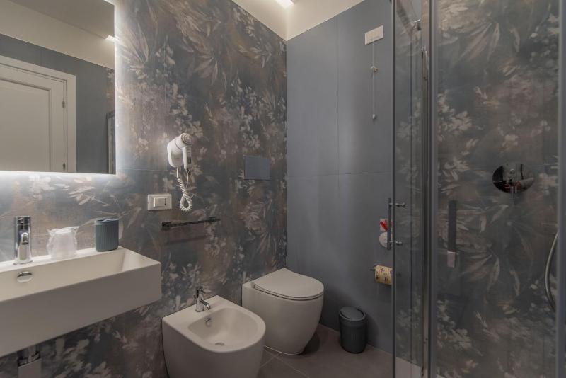Double Room image 4