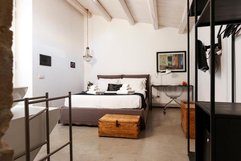 Standard Double Room image 2