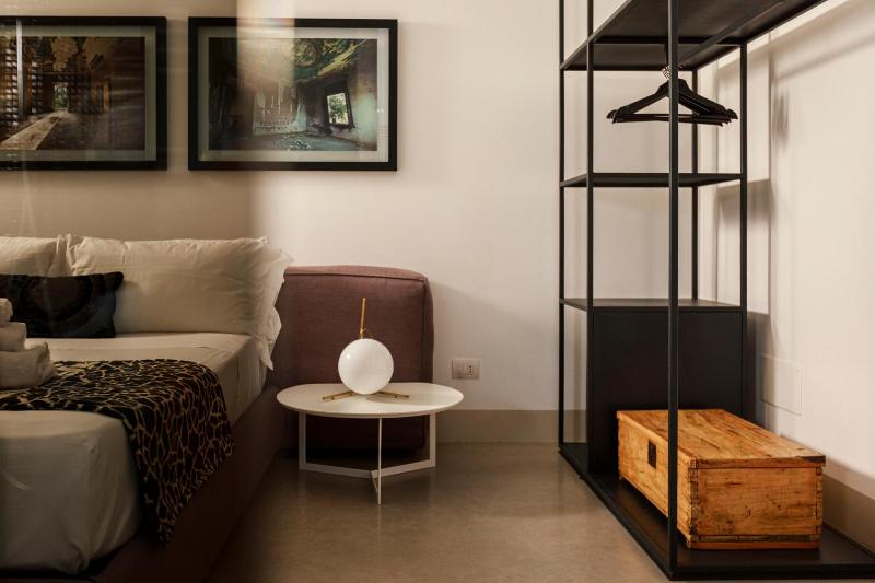 Large Double Room image 3