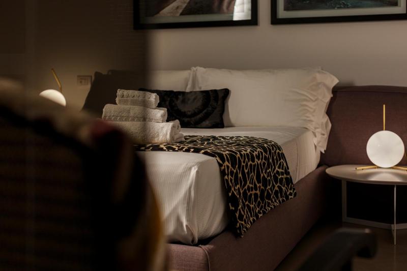Large Double Room image 2