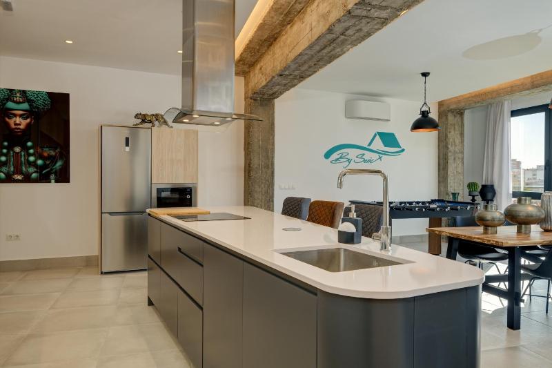 Apartment Tribuna Center By Seric15' walking to the beach - image 34