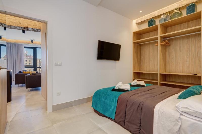 Apartment Tribuna Center By Seric15' walking to the beach - image 10