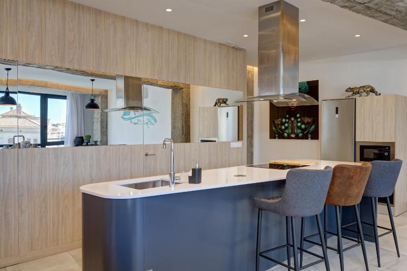 Apartment Tribuna Center By Seric15' walking to the beach - image 30