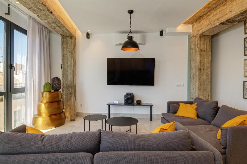 Apartment Tribuna Center By Seric15' walking to the beach - image 18