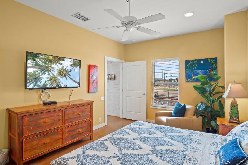 Palm Sun Daze Village Walk - image 23