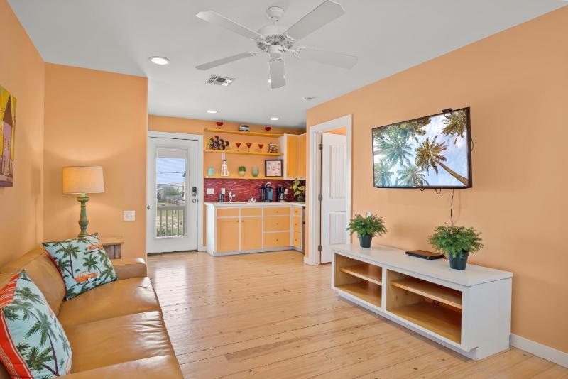 Palm Sun Daze Village Walk - image 10