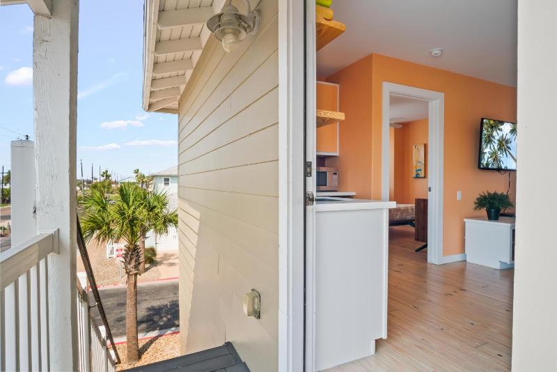Palm Sun Daze Village Walk - image 6