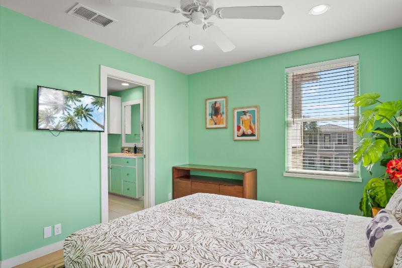 Palm Sun Daze Village Walk - image 16