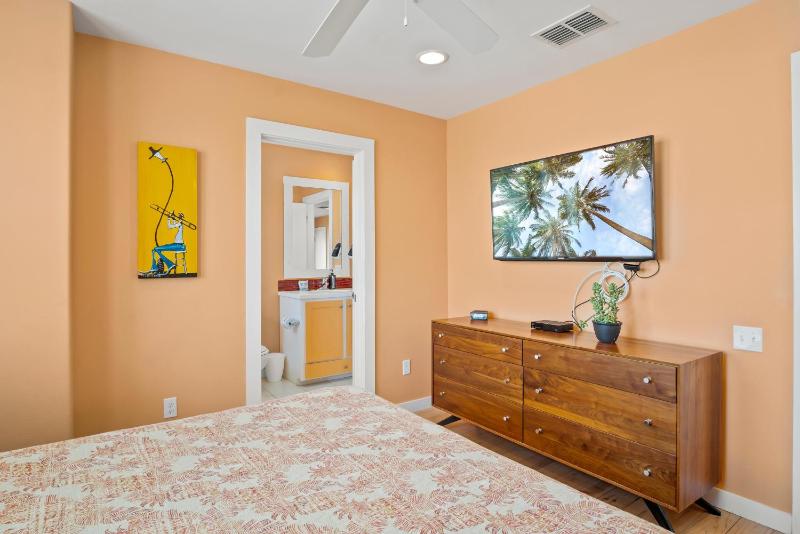 Palm Sun Daze Village Walk - image 15