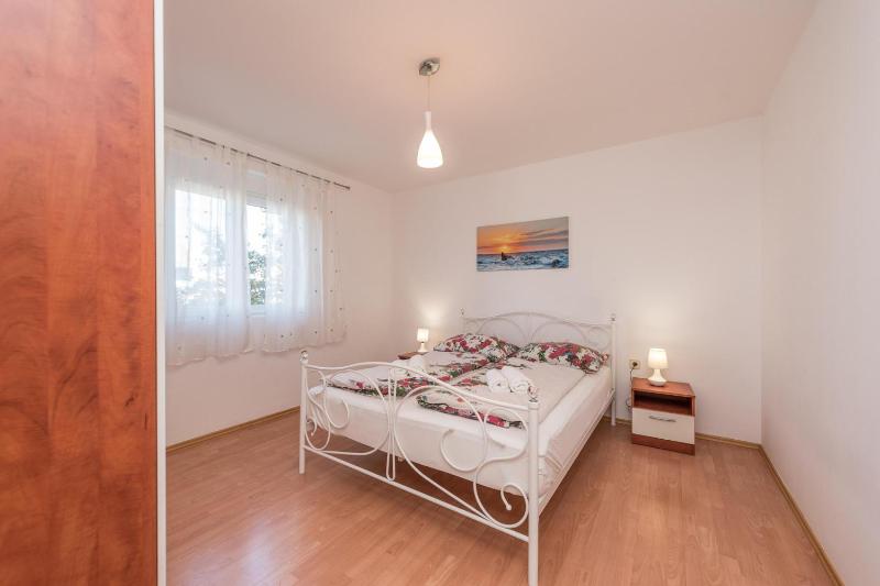 Family Friendly Pool House Ana near Zadar - Happy Rentals - image 13