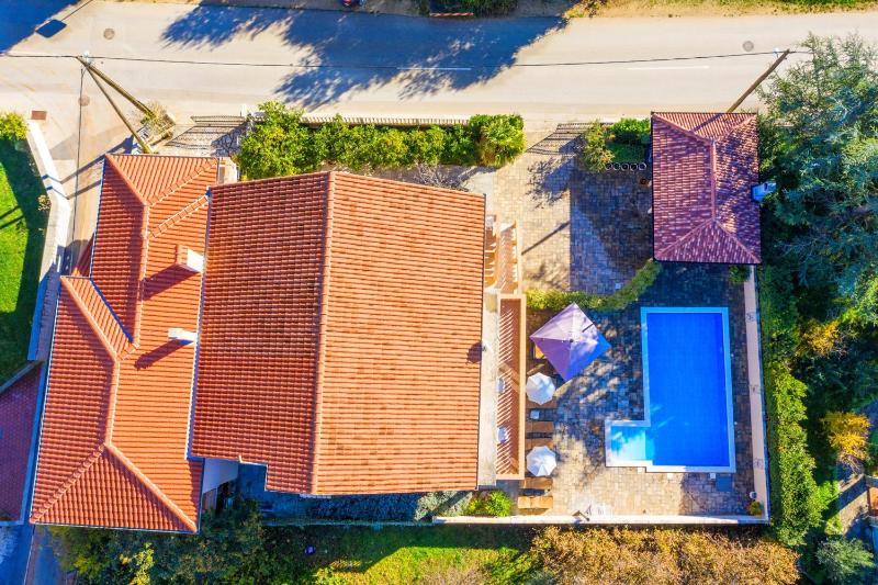 Family Friendly Pool House Ana near Zadar - Happy Rentals - image 8
