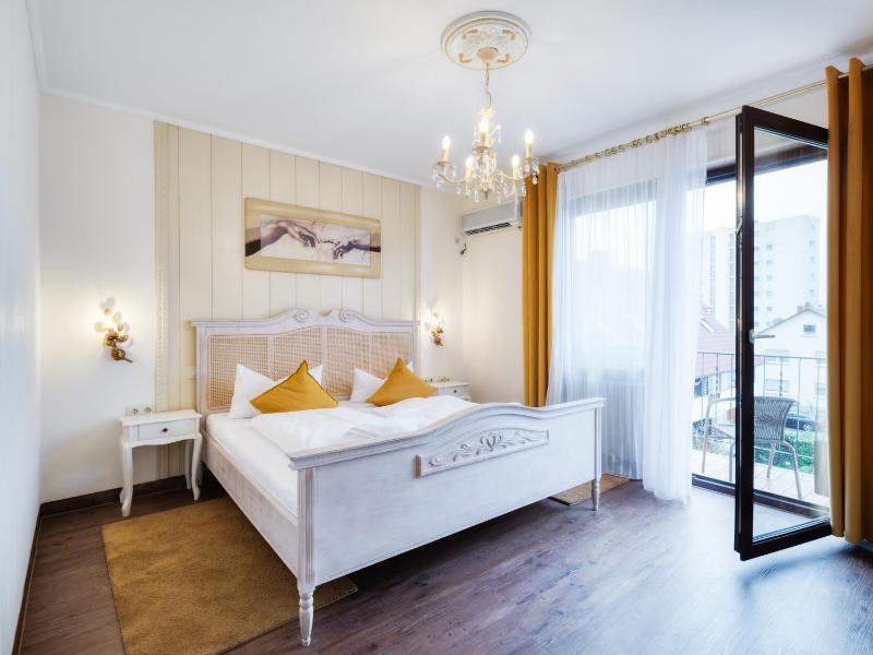 Double Room image 3
