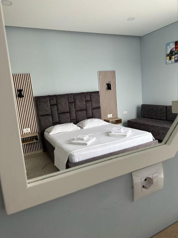 Double Room with Sea View image 3