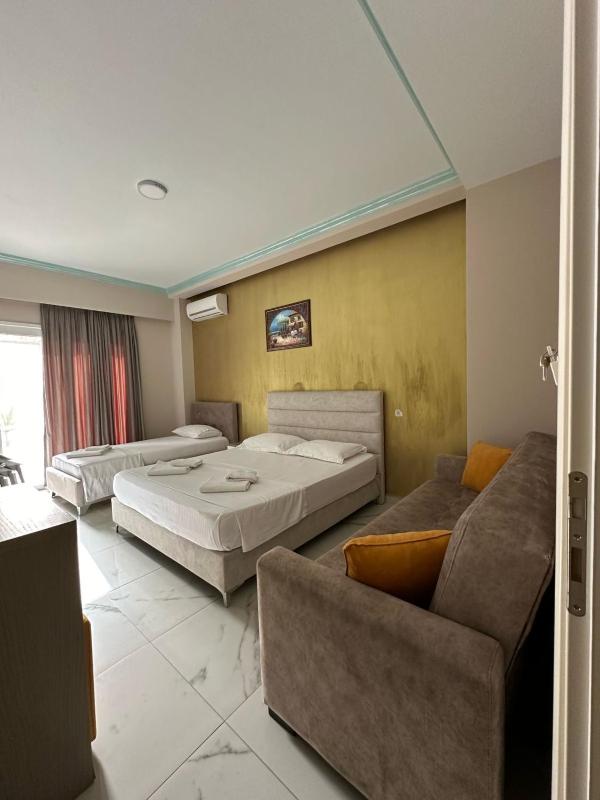 Quadruple Room with Balcony image 3