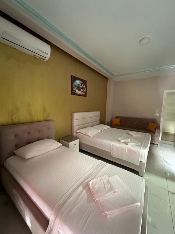 Quadruple Room with Balcony image 2