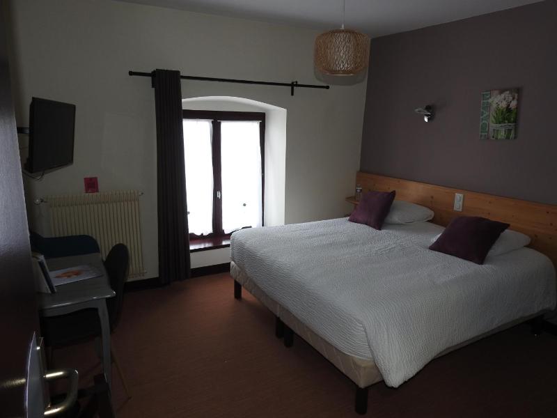 Twin Room with Garden View image 1