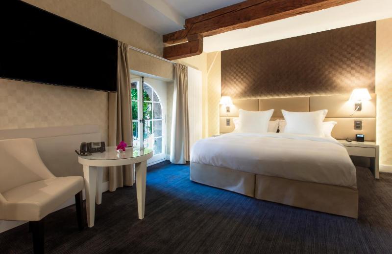 Standard Double Room image 3