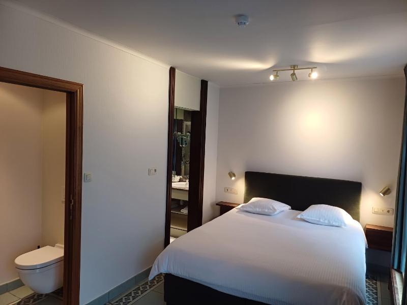 Standard Double Room image 1