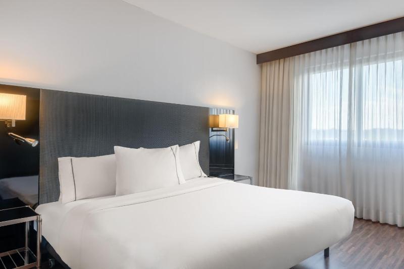 Standard King Room, Guest room, 1 King image 1