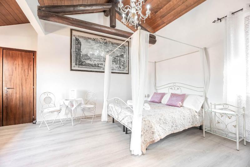Superior Double Room with City View image 4