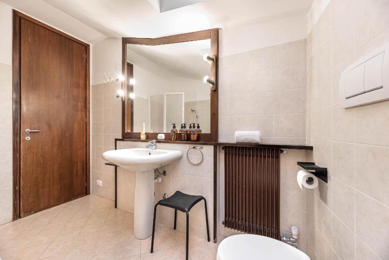 Classic Double Room image 2