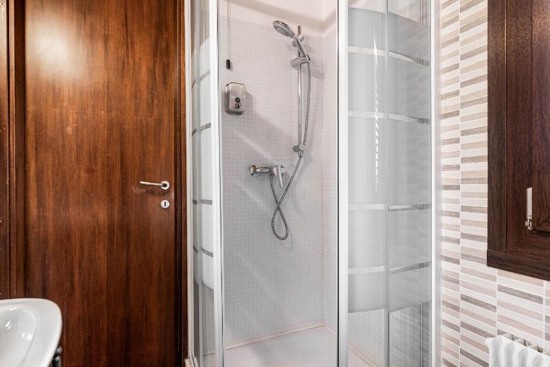 Superior Double Room with City View image 3